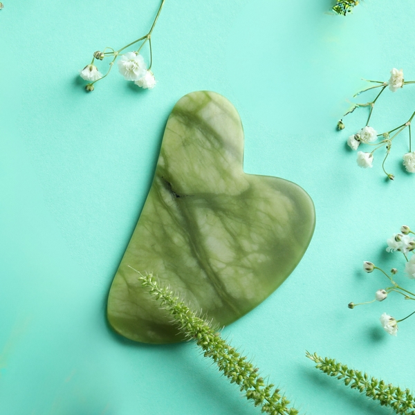 1 Gua Sha en Pierre de Jade Vert + Housse